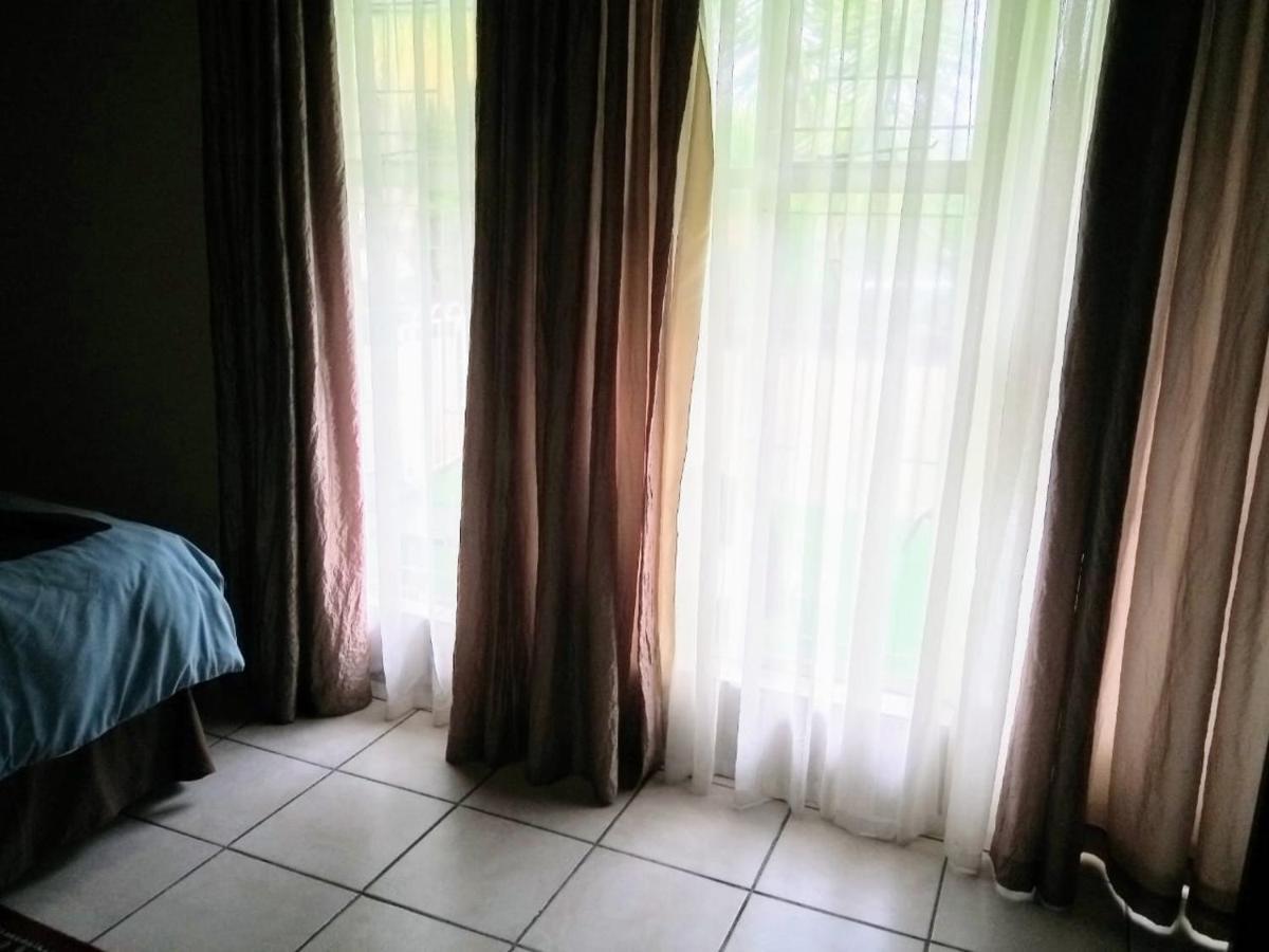 Rustenburg Guesthouse Exterior foto