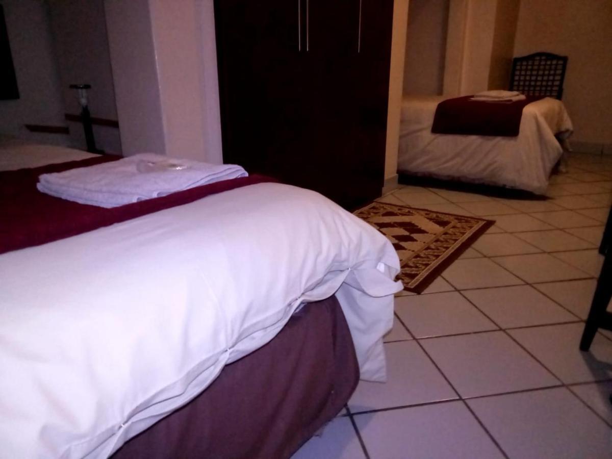 Rustenburg Guesthouse Exterior foto